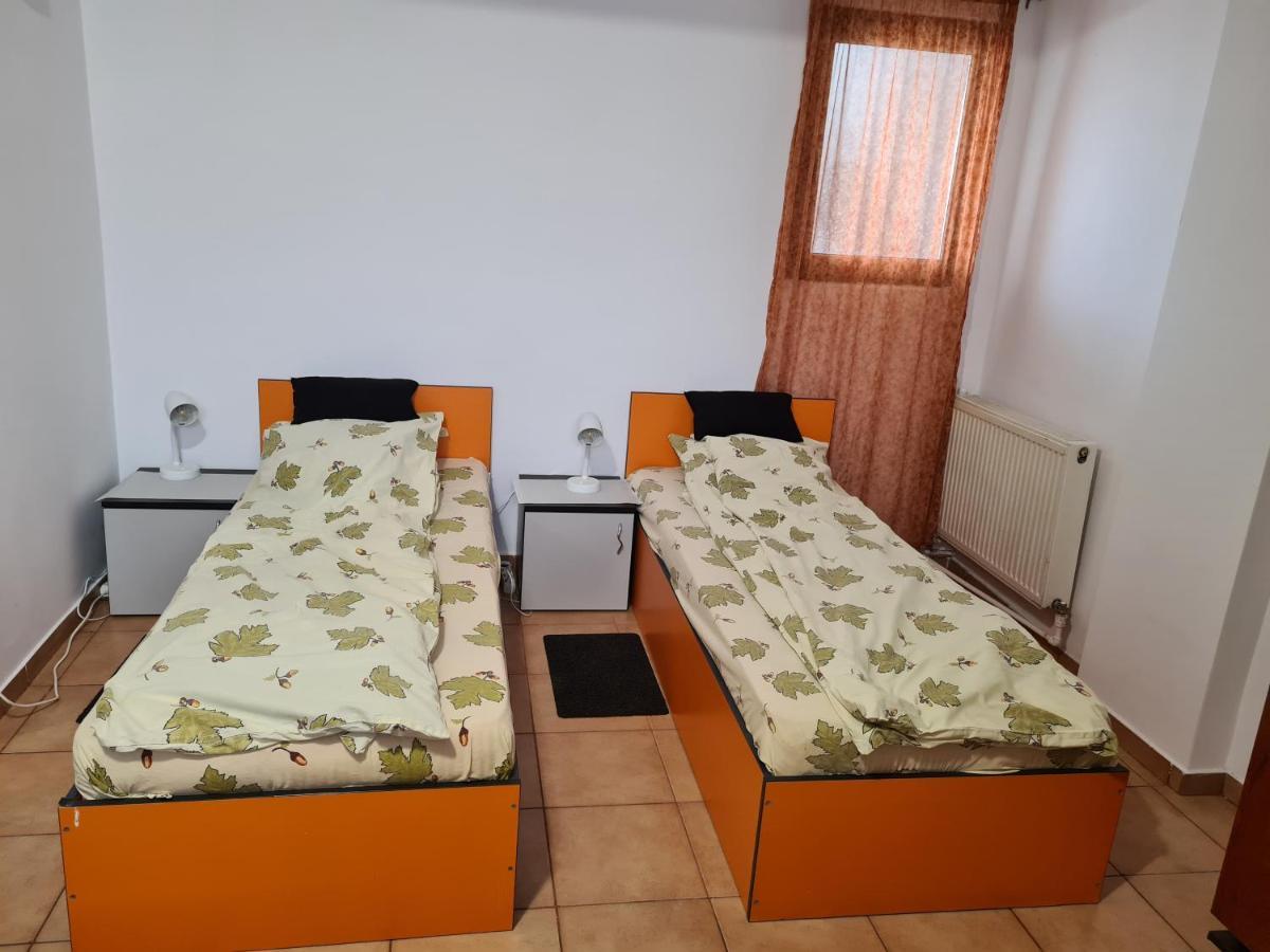 Ogadugu Apartment Букурещ Екстериор снимка